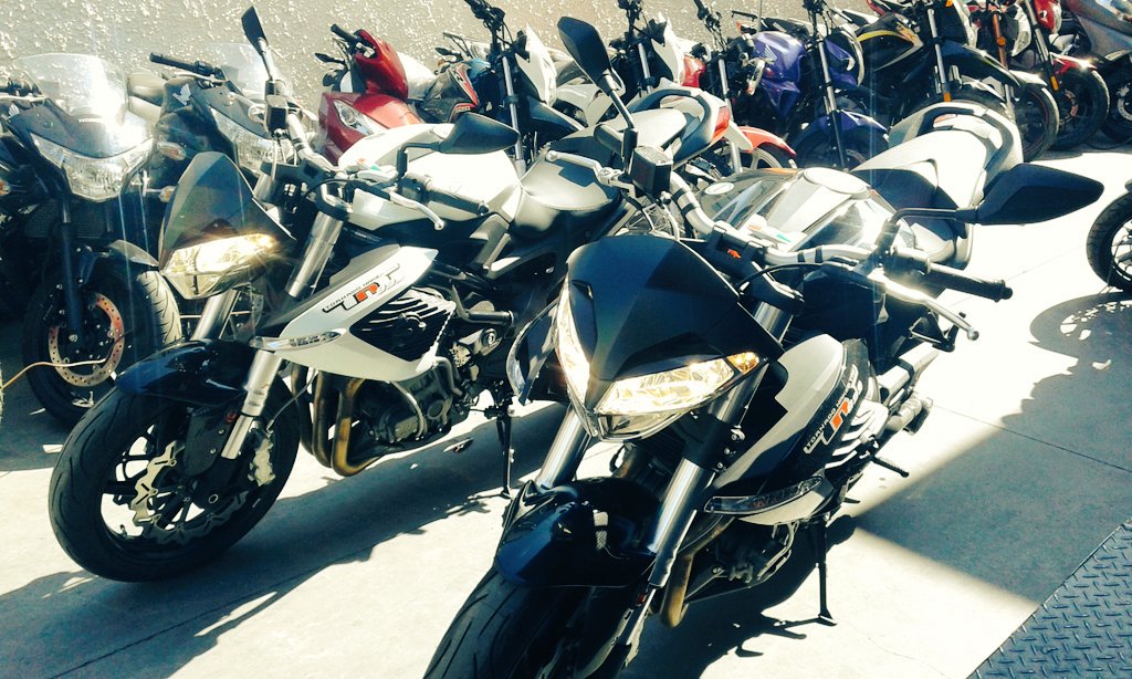 procircuitm's tweet photo. Buen dia a todos :) que tengan un buen comienzo de semana. Les dejo a la Benelli TNT899 $5.290.000. https://t.co/AfTmqVmWjy