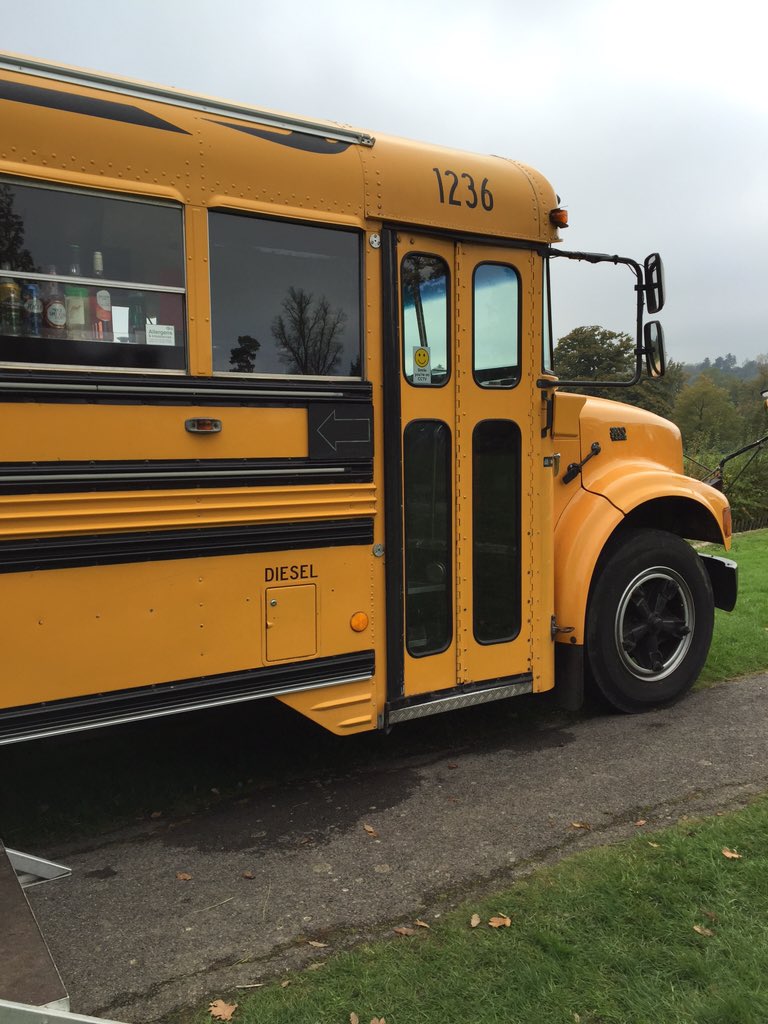 GrudzinskiRg's tweet image. A school bus that sells food and drink... My kind of school bus @bordehillgarden #sussex #halfterm