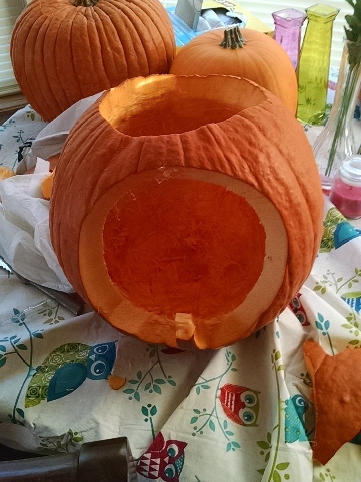 cownchicken77's tweet photo. Mistakes are scary right? So I guess my pumpkin is super scary https://t.co/H6EPRufQYL