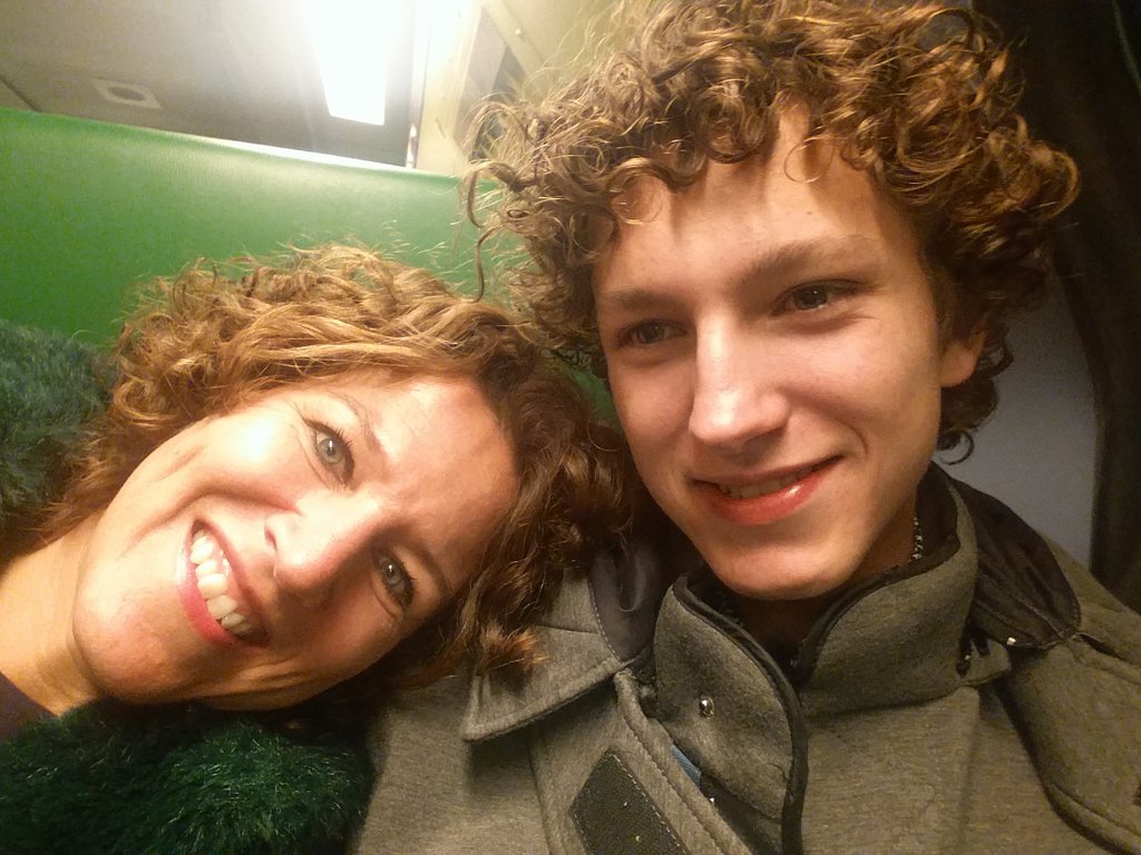 Evelien de Bruijn on Twitter: "Avondje uit met zoon. @b_o_r_i_s en ik