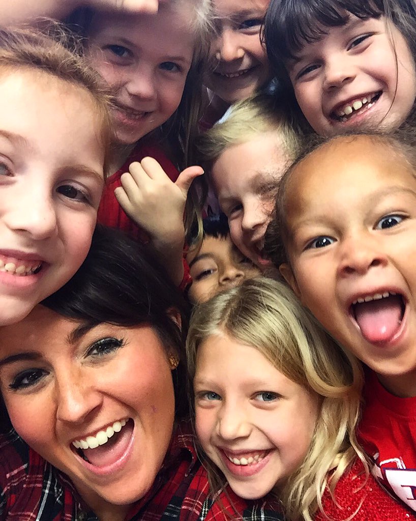 fancyfirstiehq's tweet photo. we just l❤️❤️❤️❤️❤️ve our drug free selfies!!!! #redribbonweek #selfie #fancyfirsties @cescowboys https://t.co/02tnINWixF
