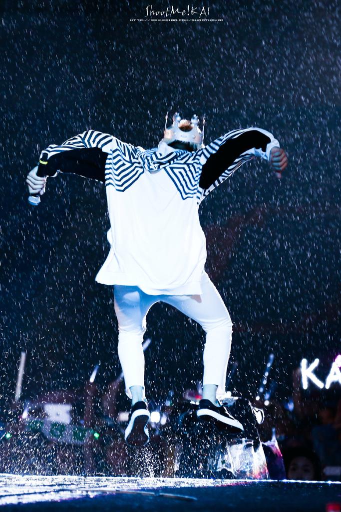 kai_sentence's tweet photo. 비가 온다.
네게 말할 것이 생겨서 기뻐.
비가 온다구!

황인숙, <나의 침울한, 소중한 이여> https://t.co/AyLnR1mxln