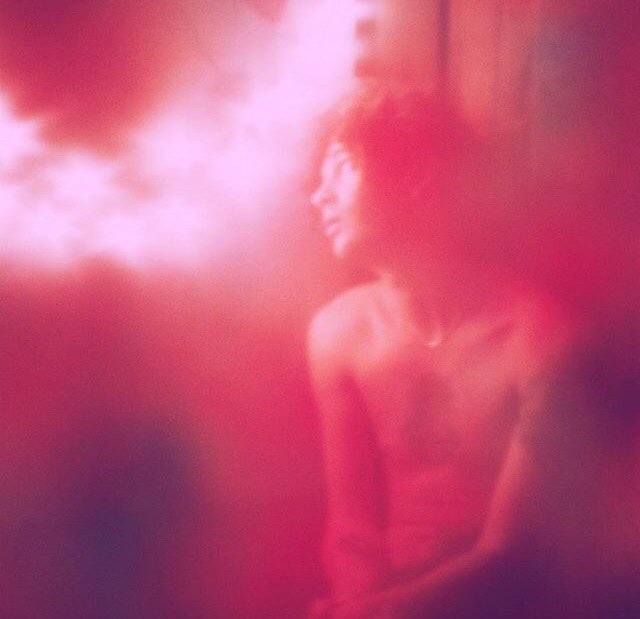 the1975's tweet photo. // L O V E M E - S P O T I F Y // @Spotify L O V E https://t.co/YzRrhrW8l0 https://t.co/3EAIsZ0MIz