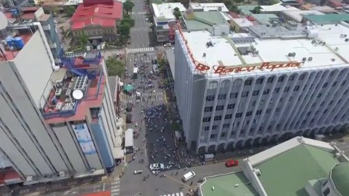 Iglesiaslaura's tweet photo. Costa Rica dándole la espalda a los sindicatos #HuelgaCR  El apoyo a la marcha en Avenida Segunda es la mejor prueba https://t.co/RmYfTj1zAA