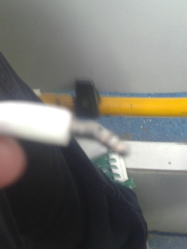 PoulNicolas's tweet photo. Te lo advertí hijo de mil puta ! Ahí tenes , forro ! #chauauricular #lorompi #comoatuprima https://t.co/uggk47B82W