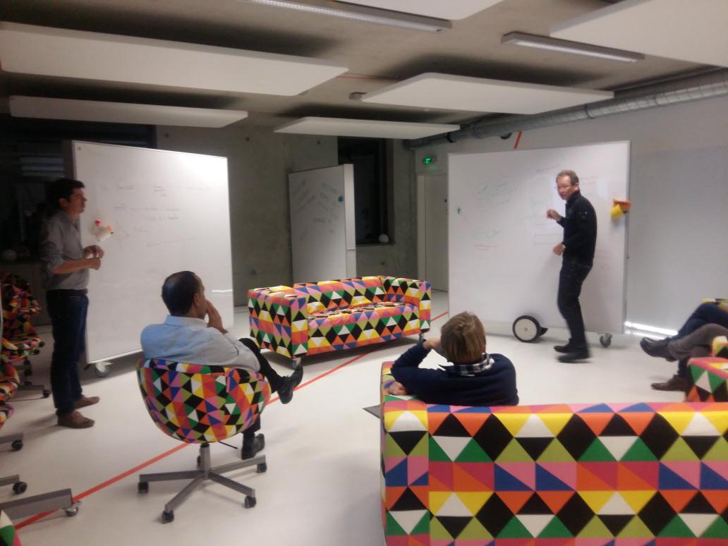 ikervegan's tweet photo. Ce soir l'atelier ik sur #Innovations se réunit chez @Semenia #creativité #Management https://t.co/QgPiOGdunt