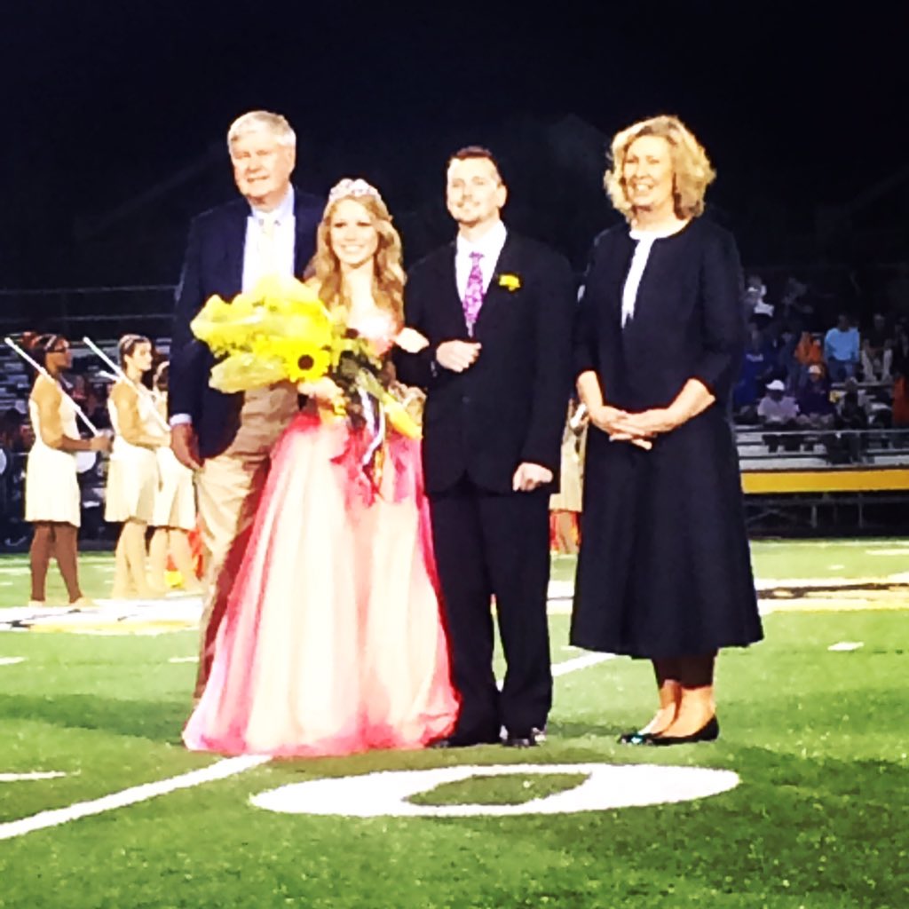 edenlmurray's tweet photo. My sweet HOMECOMING QUEEN!  ���👑💕 https://t.co/gNimjgBNUt
