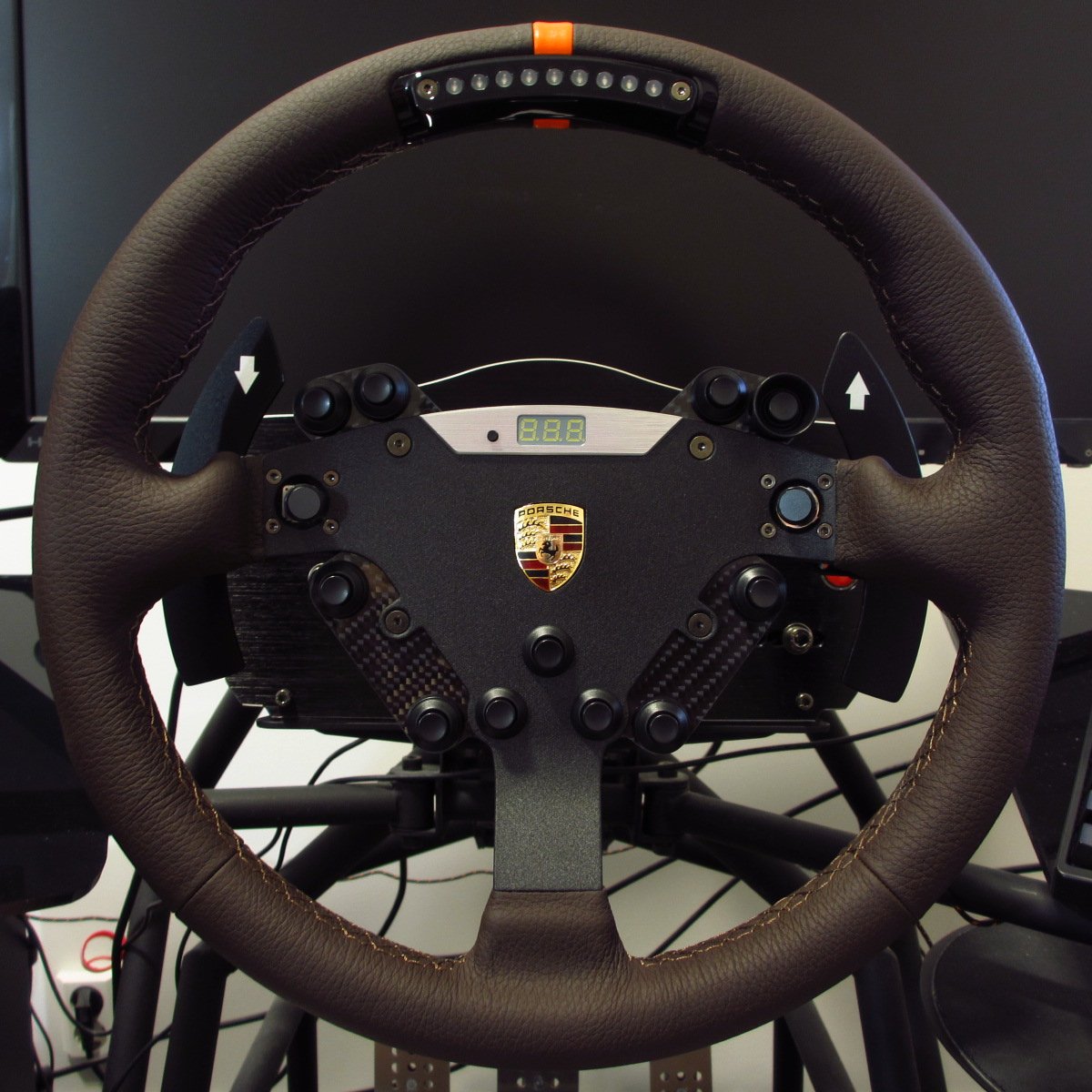 This @fanatec Porsche 918 RSR wheel is so nice and sexy... I think 