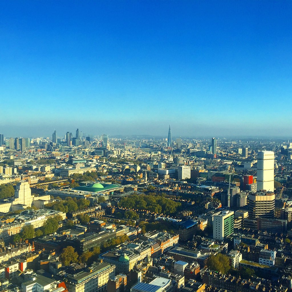 JoeBlack199's tweet photo. Blue sky's in the city today 🍂☀️ #ChefLife #London https://t.co/cdoSJS7lOC