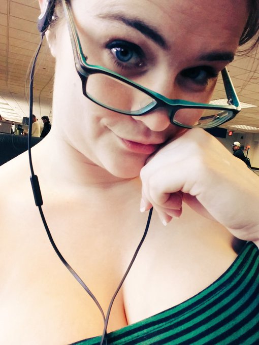 Gonna #Scope for a sec from #DFW airport! @Tigs_Army https://t.co/d5ibW5CtET<a href="/tag/scope"class="tags">#Scope</a><a href="/tag/dfw"class="tags">#DFW</a><a class="tags" target="_blank" title="On Twitter" href="/?out=eyJ0eXAiOiJKV1QiLCJhbGciOiJIUzUxMiJ9.eyJpYXQiOjE3MjExNzAyOTIsImlzcyI6InR3cG9ybnN0YXJzLmNvbSIsIm5iZiI6MTcyMTE3MDI5MiwiZXhwIjoxNzUyNzA2MjkyLCJyZWRpcmVjdF91cmwiOiJodHRwczovL3R3aXR0ZXIuY29tL1RpZ3NfQXJteSJ9.bitcKw-8kKQmZqkgAO06RV2WyzQMpPsUr7Qkhfigqq5PfOlcDV-fqFsGopcuQtWhjV2xExvtxFDocqMOO0Kb8Q">@Tigs_Army</a>