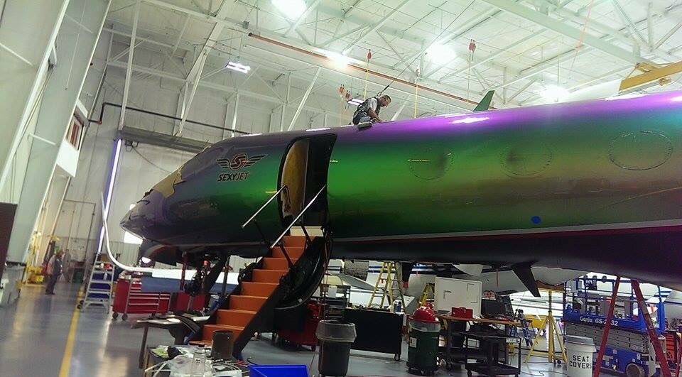 SEXYBTdotcom's tweet photo. @inquarters14 @4perf35 @ShorealoneFilms @VanNuysAirport nice plane but not the SEXYjet. ;) https://t.co/0MrGPtBAFf