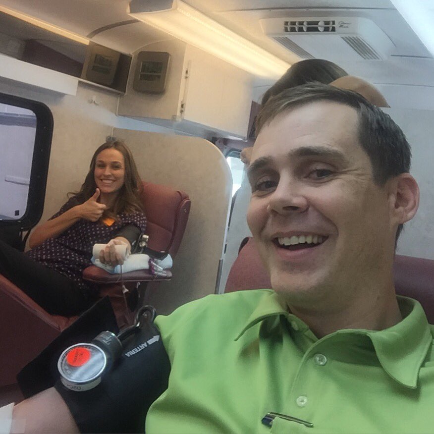 Ryan_Jacobsen's tweet photo. @FresnoRotary #blooddrive today with @rodgers_kd !
#savinglives #bleedforneed #herosofthehour https://t.co/kCazN1jg04