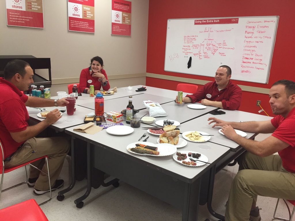 VeraCBarroso's tweet photo. #T2156 #STL is a #superstar !! She brought back some yummies from #Spain for our meeting !! #bestSTL @sbarrante https://t.co/evOYT67Avf