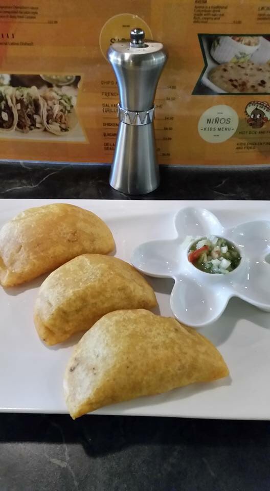 saborlatinomb's tweet photo. Empanadas Colombians everyday promotion https://t.co/mmUbCArAjf
