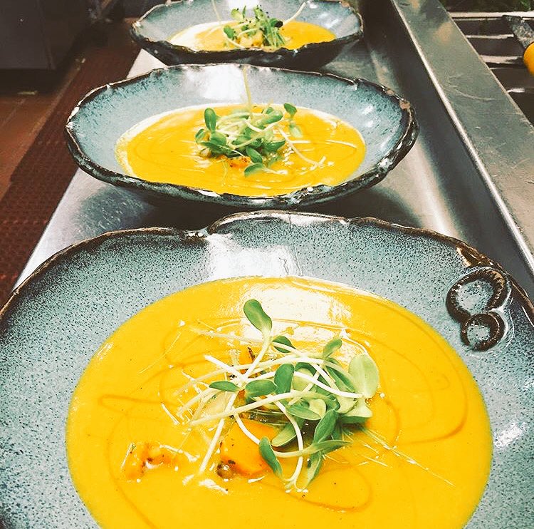 RockawayPR's tweet photo. Happy #NationalPumpkinDay! @sugarcanerawbar @cheftimon #pumpkinchowder 🎃🎃🎃 https://t.co/IqhqaiuHAe
