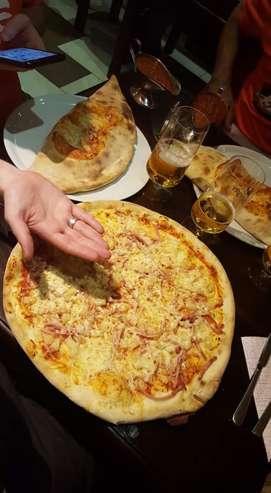 RetroWarwick's tweet photo. The sheer size of the calzone and pizzas from Pinocchios in #Adenau almost hospitalized us #massive https://t.co/LpVqeDd8zG