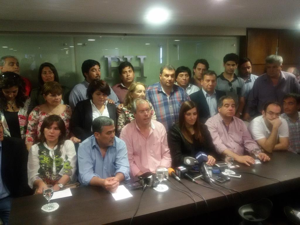 JulioMartinezLR's tweet photo. Ya en la conferencia d #LosMejoresCandidatos @OlivaresHctor @KarinaAleMolina y #JoseMoretti https://t.co/HkUCpcVEYz