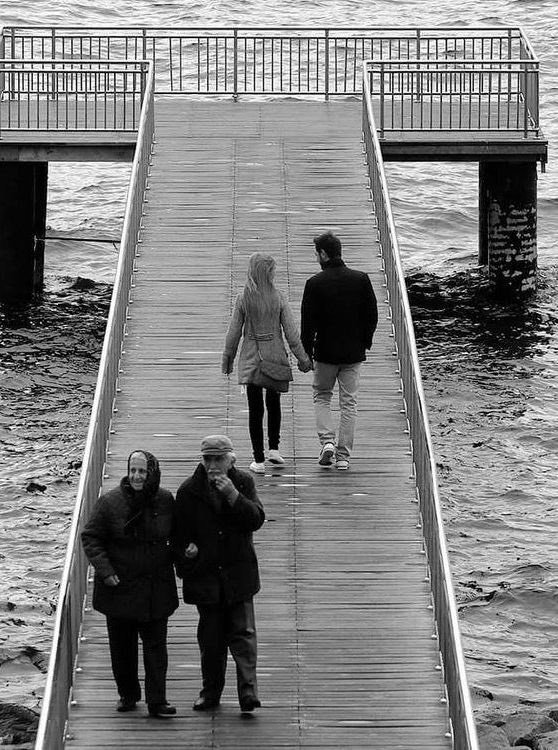 Compelling Pictures tweet media