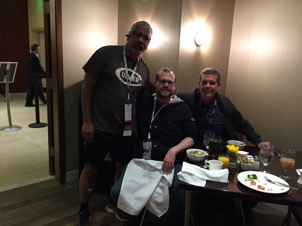 ragss's tweet image. Early morning meet with @starbuxman and @bcferrycoder at #JavaOne2015