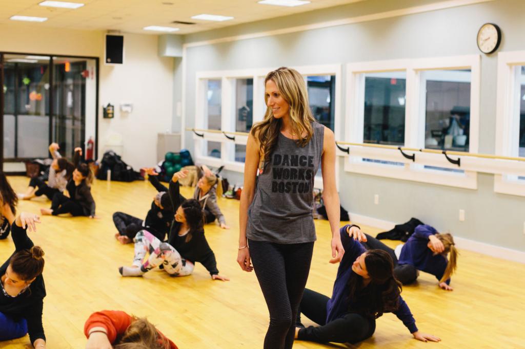 Cosmopolitan's tweet photo. "How I started my own dance company" https://t.co/Dx7QxxqF6y https://t.co/cGCmKzod34