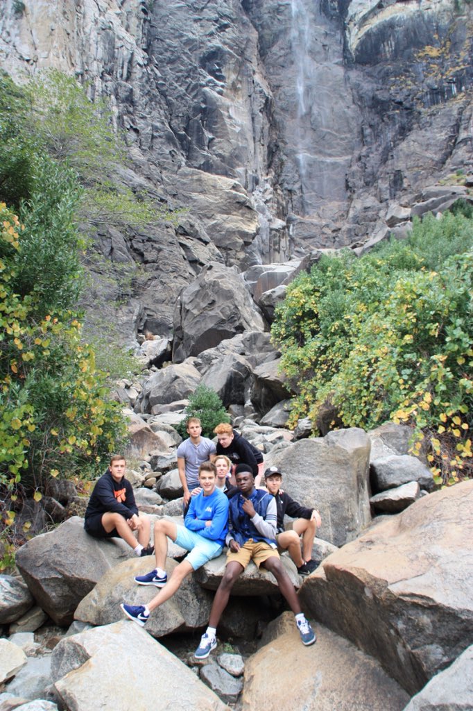 GeogAttwell's tweet photo. Travelling through the Yosemite National Park #swusa15 https://t.co/4TOGMDSitm