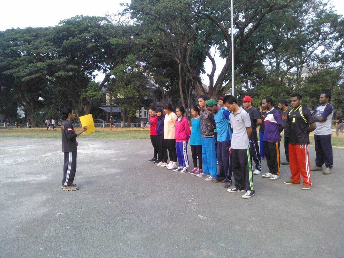 mapellaunla's tweet photo. (23/10) Suasana Tes Samapta gel 1. Hendra sebagai Ketua mapella memberi pengarahan bagi peserta tes samapta https://t.co/B4t87RrI19