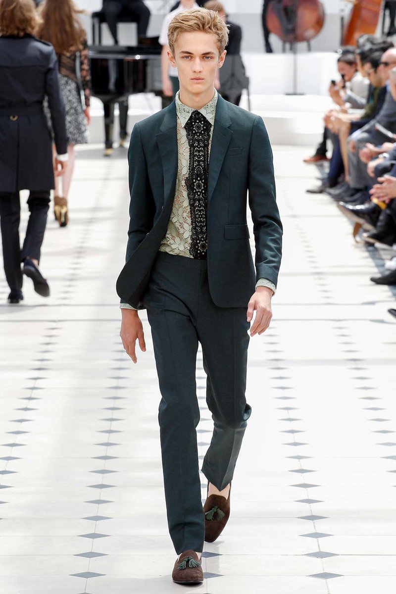 phren's tweet photo. @BurberryService Are the flower applique blazer &amp; green lace shirt being produced? When are they available online? https://t.co/6Szr0ZdPZL