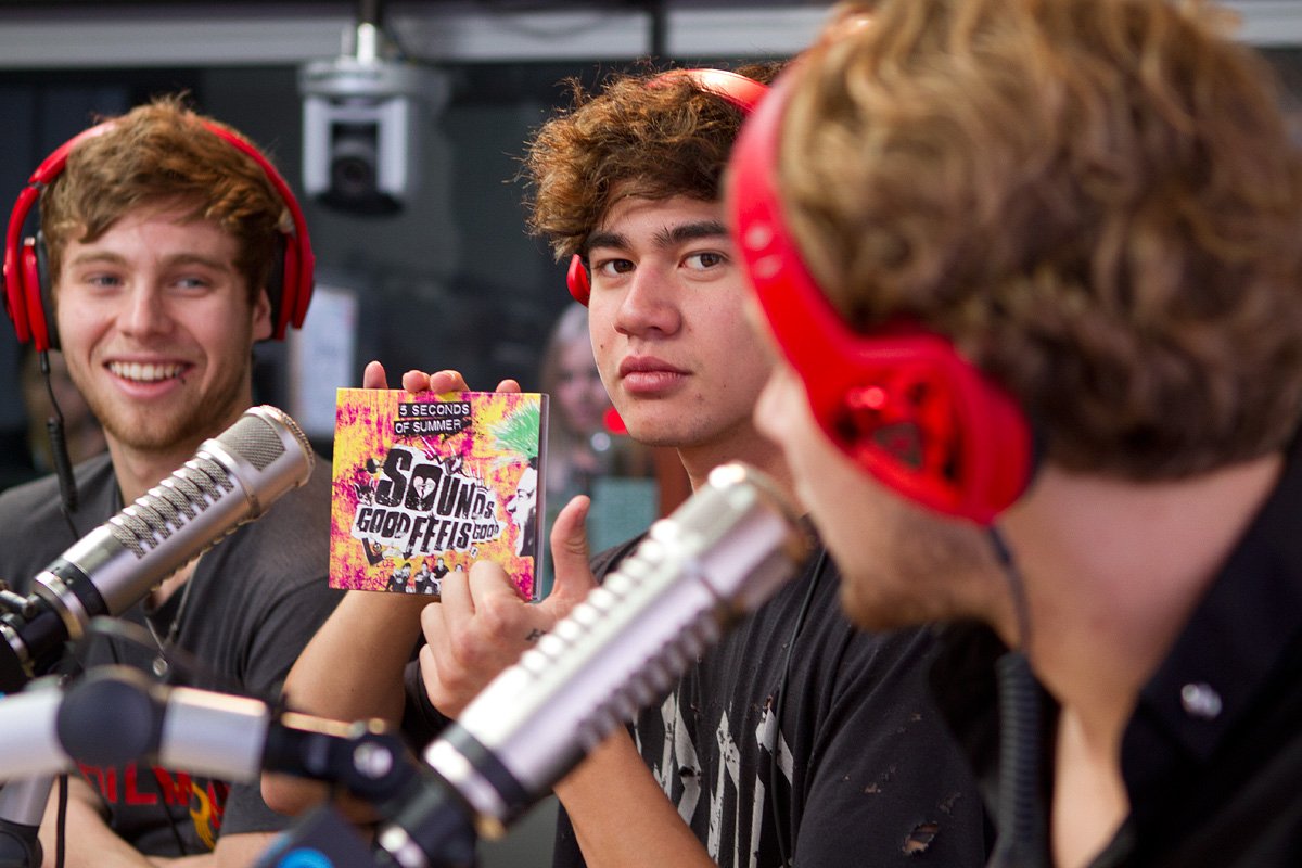 OnAirWithRyan's tweet photo. One hour of @5SOS just isn't enough 😫#5SOSonSeacrest https://t.co/on2bVBXtar