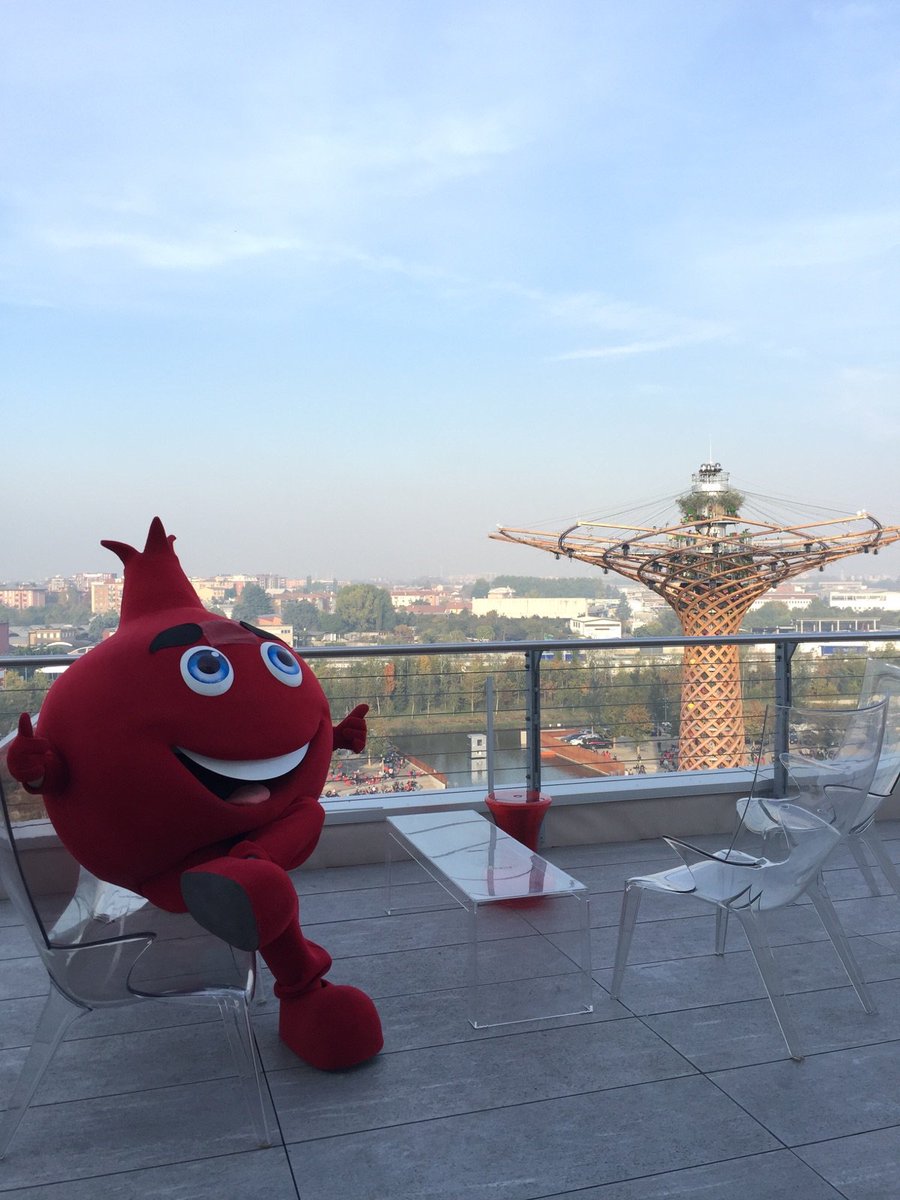 Pad_Ita2015's tweet photo. Il #melograno Nar si aggira oggi tra gli spazi di #PalazzoItalia! @TurkeyExpo2015 #turkishpavilion #turkeyexpo2015 https://t.co/hImVAxlbV8