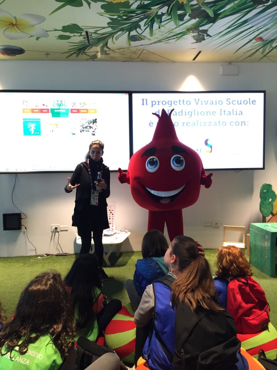 Pad_Ita2015's tweet photo. Il #melograno Nar si aggira oggi tra gli spazi di #PalazzoItalia! @TurkeyExpo2015 #turkishpavilion #turkeyexpo2015 https://t.co/hImVAxlbV8