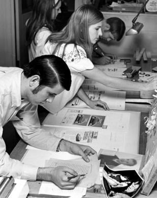 ddavis_19's tweet photo. Hey @EvangelLance, I saw this photo on the Inter-webs...it reminds me of paste-up back in the 70s. #loveyourcomputer https://t.co/Odi6ga5FRc