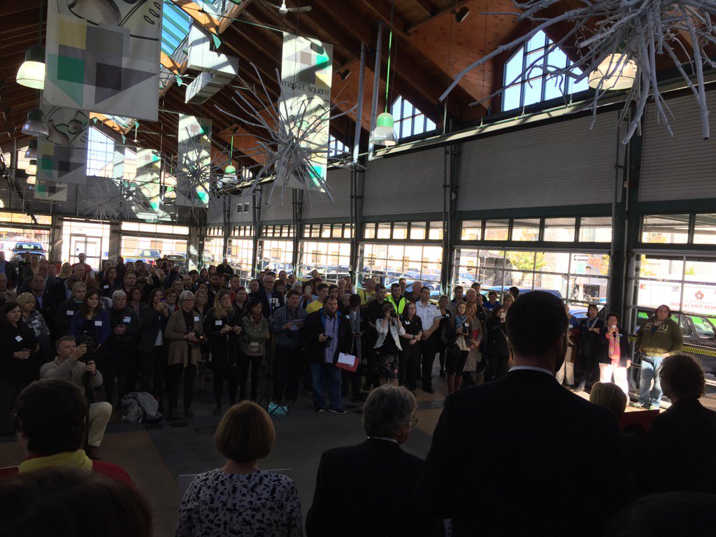 WiseGuysCmtee's tweet photo. Major announcement happening right now at Market Square! #WiseGuys25 https://t.co/k5TqHS79Xa