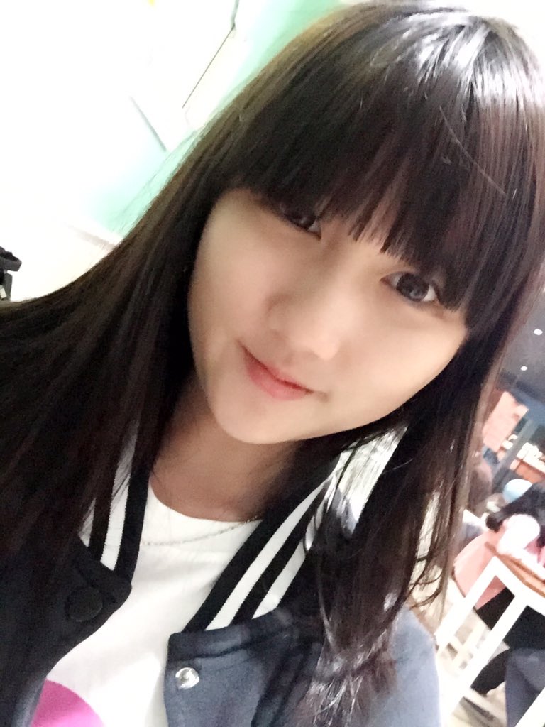 Poni lebih panjang sebelah😅✌🏻️