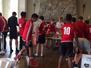 loudounsc's tweet photo. #01BRed sorted through your generous food donations on Sun! Thanks for supporting our food drive!! #RepTheRed https://t.co/vdiluDgmBp