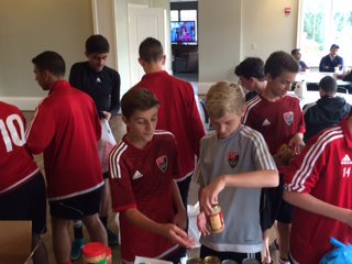 loudounsc's tweet photo. #01BRed sorted through your generous food donations on Sun! Thanks for supporting our food drive!! #RepTheRed https://t.co/vdiluDgmBp