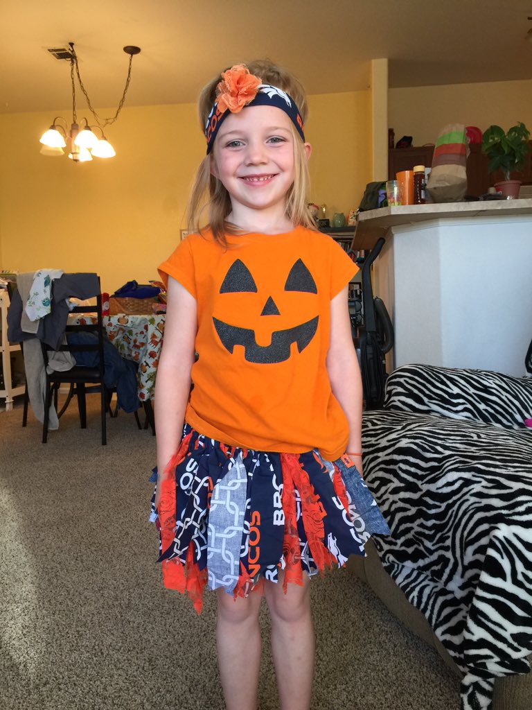 Boostwell_AYE's tweet photo. Even on our bye week it's still Bronco Sunday @Broncos @X_RAYted56  @ESanders_10 @BMarshh54 @BradRoby_1 https://t.co/fPW5y556aU