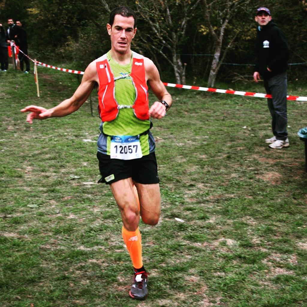 BVSport_FR's tweet photo. #coloryourrun des pieds à la tête ;-) @gsarran34 a opté pour le coloris #halloween #orange #boosterelite #bvsport https://t.co/ny4zyxAOwq