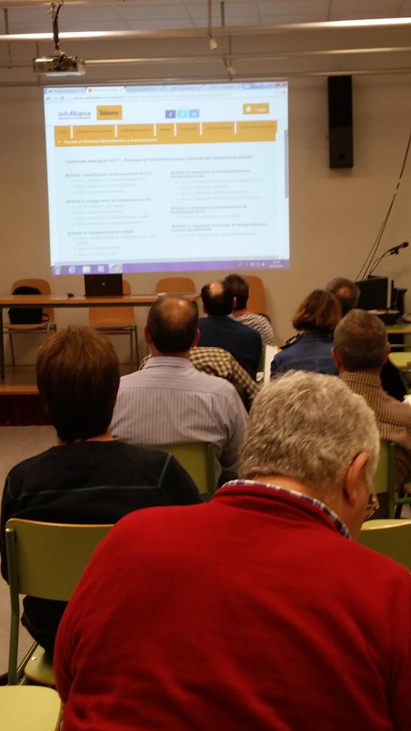 xaviersimo's tweet photo. Empezando formación profesores #fp @TelevesOfficial en #iesfedericamontseny @InleaGroup @txellartacho #fpfuturo https://t.co/HOhPbkOXAC