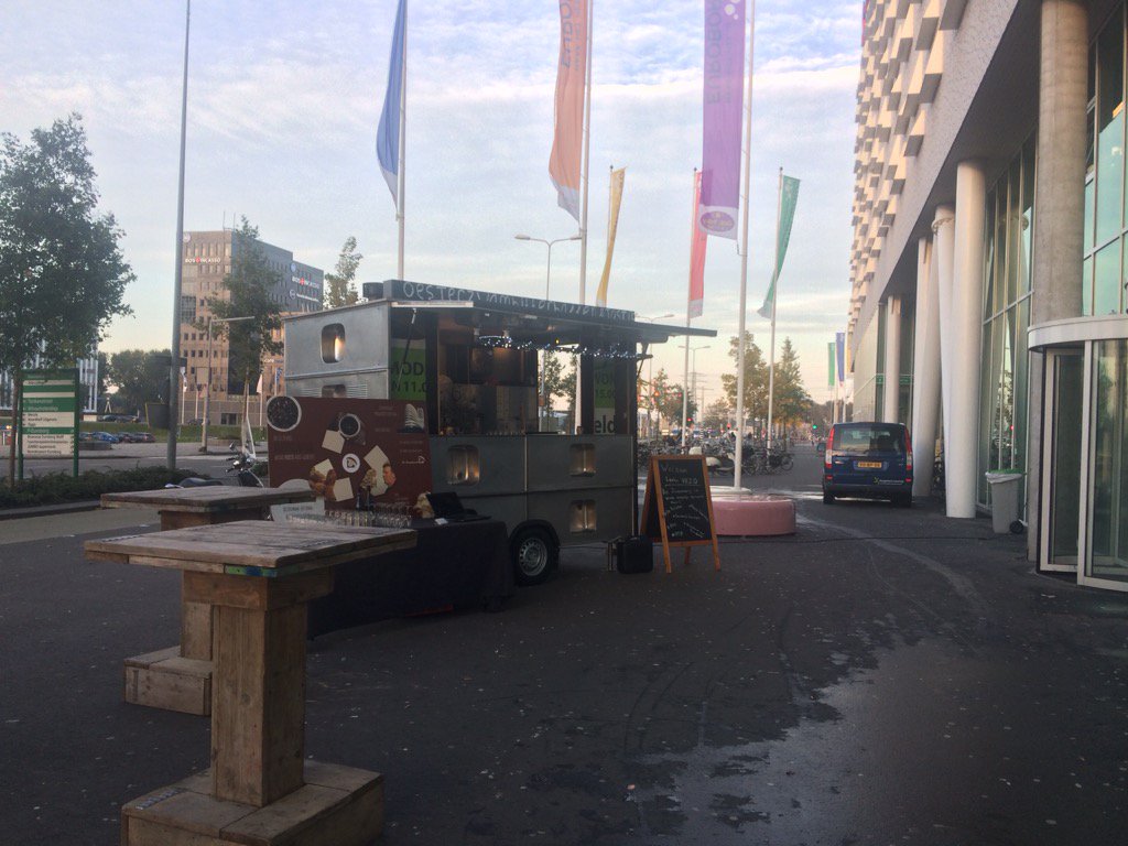 zwammerij's tweet photo. Bij alfacollege euroborg. Netwerkborrel #VBZO. Met natuurlijk #oesterzwambitterballen https://t.co/AmQmkkjnii
