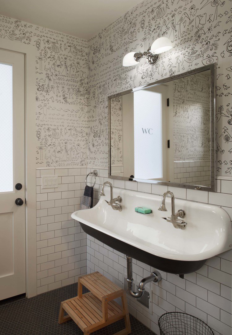SolasandShade's tweet photo. I love the wallpaper in this bathroom. #doodle #childrensbathroom #kidsbathroom https://t.co/HnCHt0n4JH https://t.co/dpbAlHOL3U