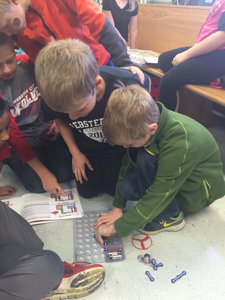 MrsScholtens's tweet photo. Let's learn some circuitry! #techstars https://t.co/EmfZhAmVuf
