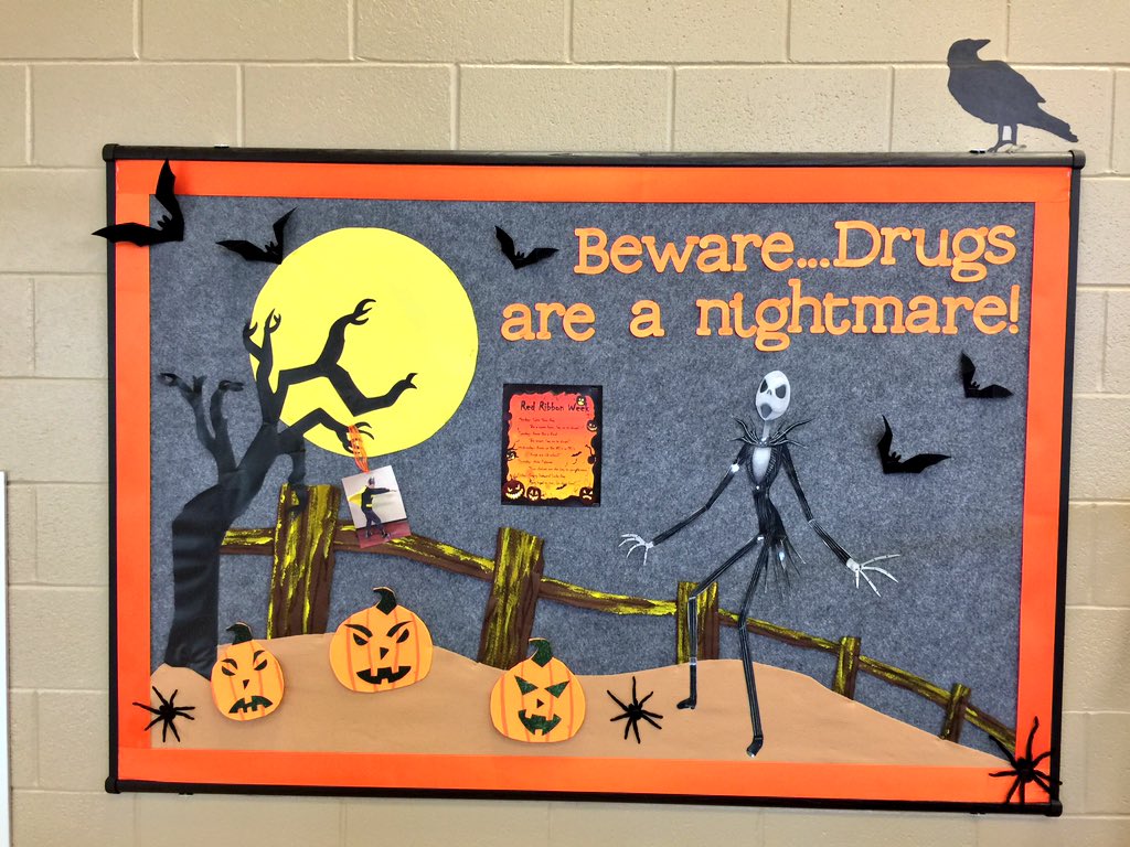 QueensHornets's tweet photo. #QueensIntermediate #RedRibbonWeek @PasadenaISD_TX https://t.co/ueoHunbsWk