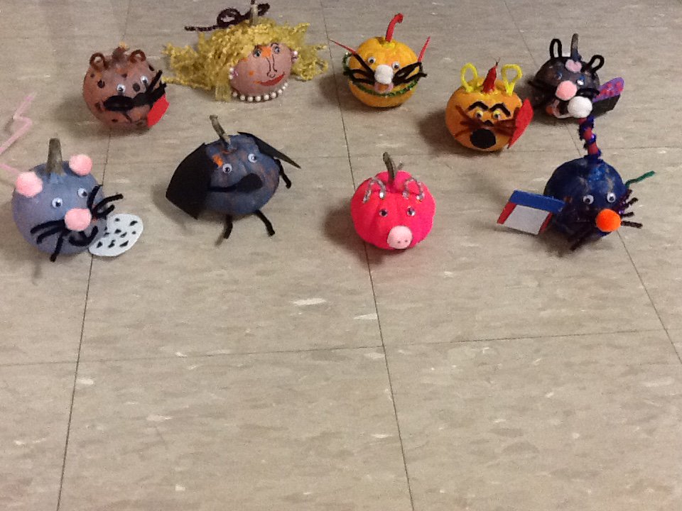 McNeals_Class's tweet image. Mrs. McNeal's Class writes about and makes character pumpkins! @BookmanRoad @RichlandTwo #beaconstweet