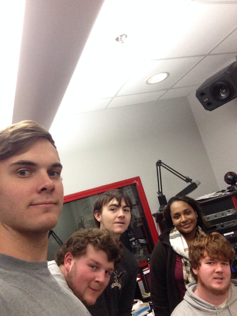 charming_kalyn's tweet photo. @WKUGriseHall team Glenn #1020hunt https://t.co/f8BBQA5mt8