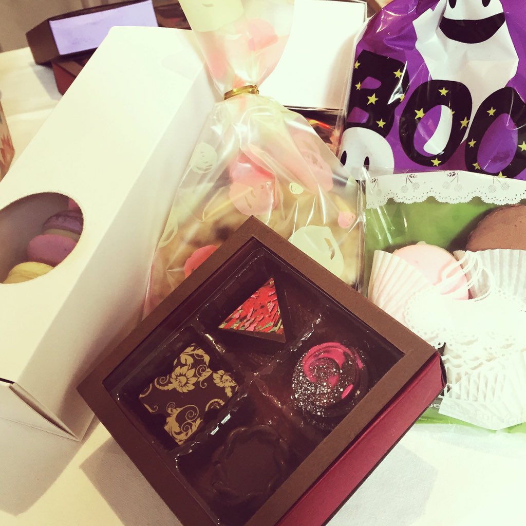 180bakery's tweet photo. #macarons #cacao #chocolates #180bakery #postres #foodie #comida #tasty #dulce #galletas #halloween #octubre #yummy https://t.co/1HpkUW3TjO