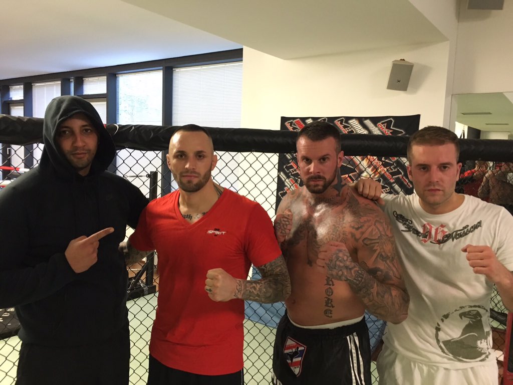 TwinOffiziell's tweet photo. Mit echten Frankfurtern intensiv im Training ! #mma #christianeckerlin #DuMaroc #twin https://t.co/tu5MXF4xPd