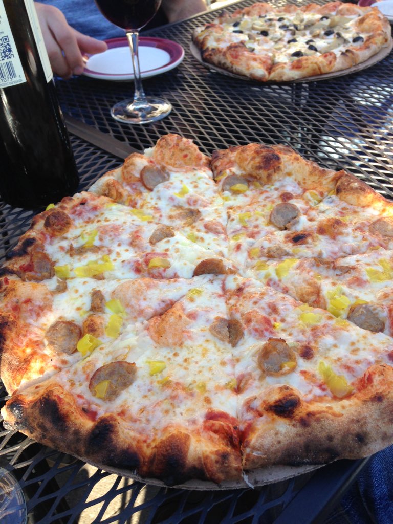 #Windsor #Pizza is the best! 😍 #yqg #muscederewinery