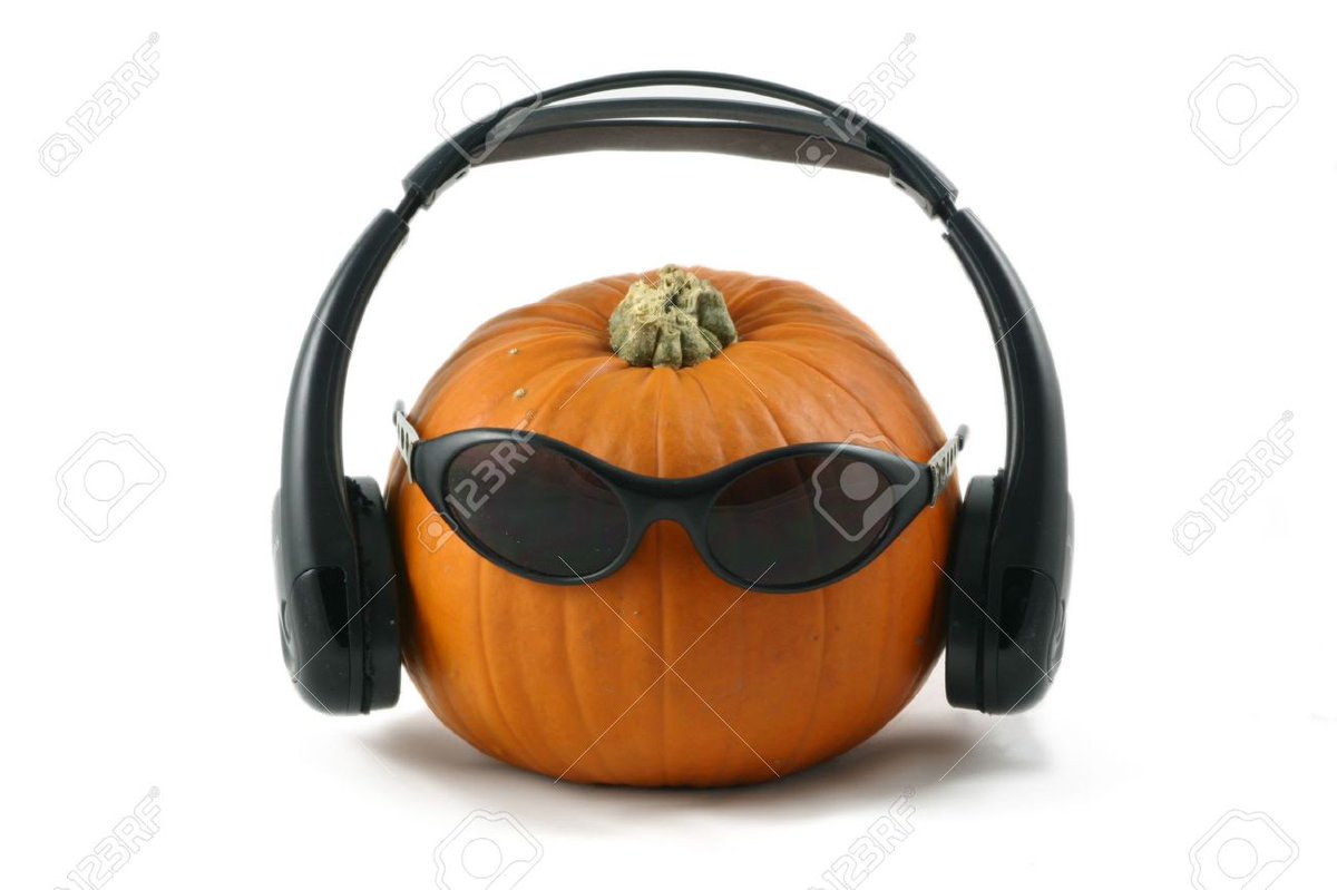 Deanna_M79's tweet photo. Spooky tunes @ noon on https://t.co/oadmLtXnpu https://t.co/x3IfAgLSLb
