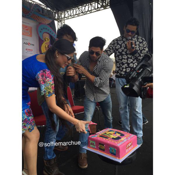 gracieonly's tweet photo. 🍰🍰🍰🎂🎂🎂😋😋😋😋😋😋😋😋 https://t.co/IZk0HNbuf1