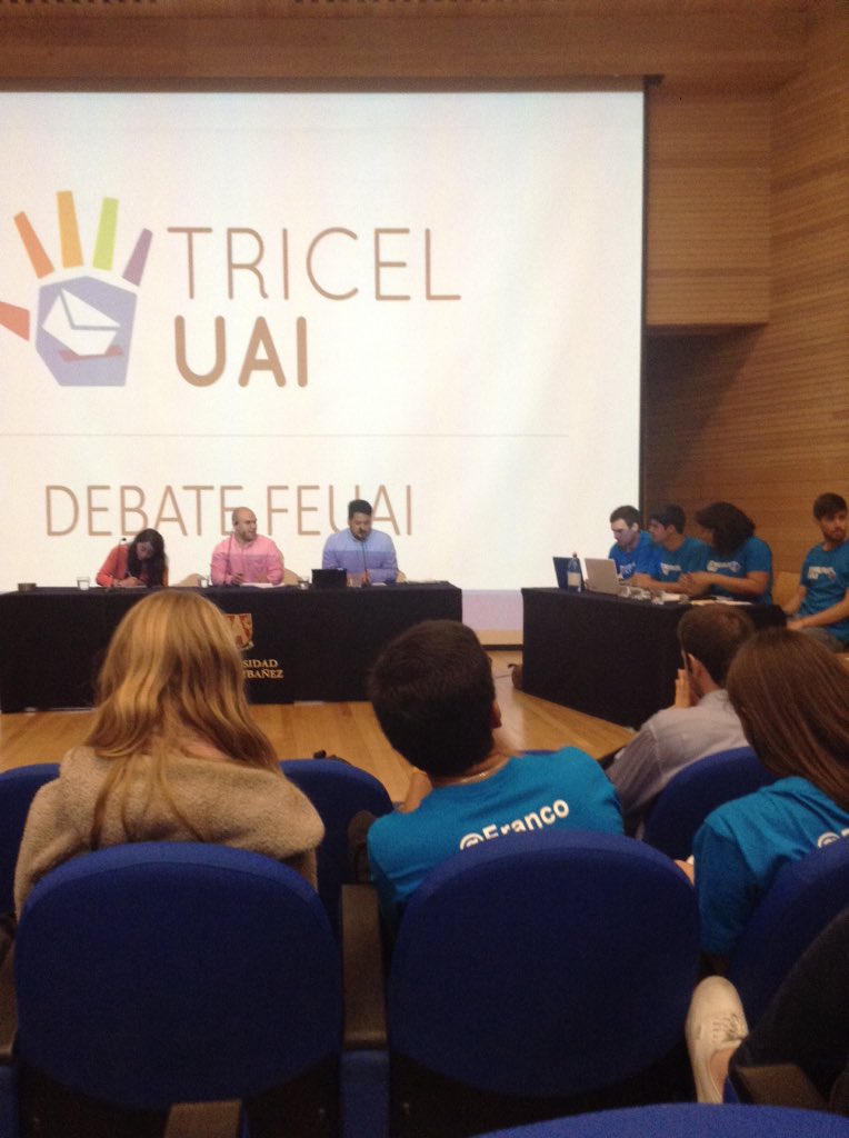 EmergeUAI's tweet photo. Ya estamos listos! #DebateFEUAI #EmergeUAI #JuntosHacemosUniversidad #FEUAI2016 @UAI_CL https://t.co/huq1s5RYX3